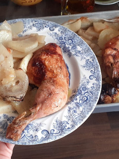 Una foto de Asado de muslos de pollo