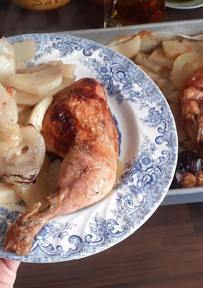 Una foto de Asado de muslos de pollo
