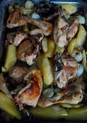 Una foto de Pollo saborisado con vegetales