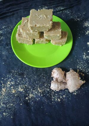 આદુ પાક (Ginger Paak Recipe In Gujarati) રેસીપી મુખ્ય ફોટો