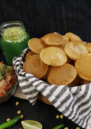 आटे के गोलगप्पे (aate k golgappe recipe in Hindi) रेसिपी मुख्य फोटो