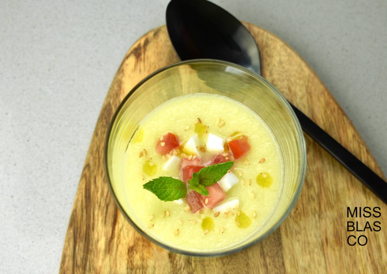 Sopa fría de pepino sin lácteos