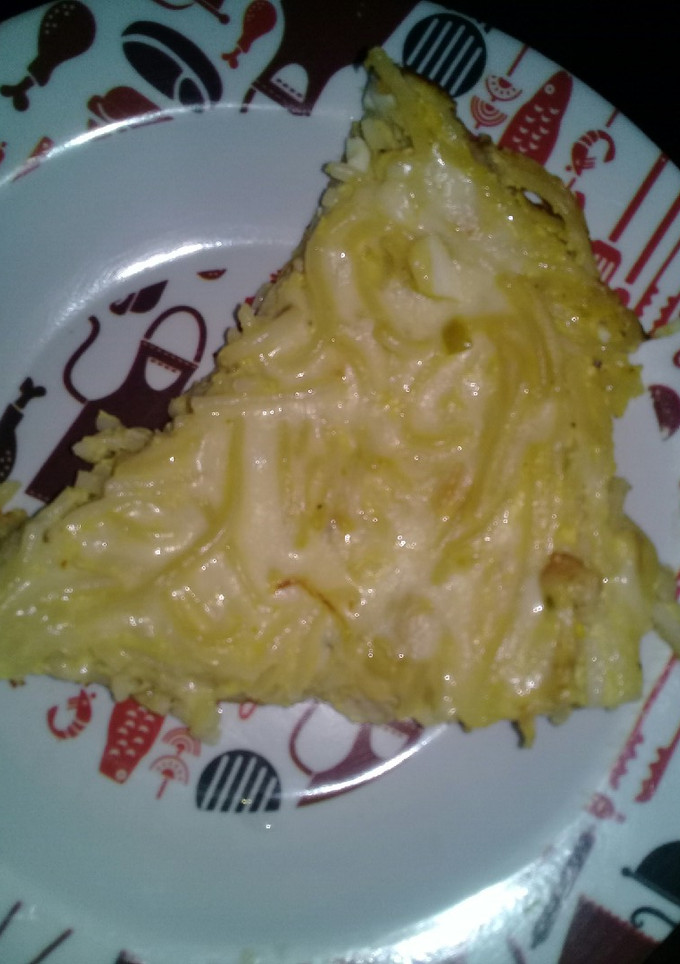 Una foto de Tortilla de fideos con pollo