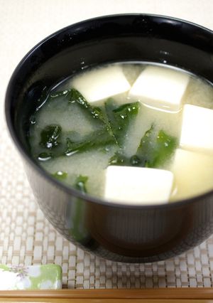 A picture of Super Easy ▶▶ Tofu and Wakame Miso Soup.