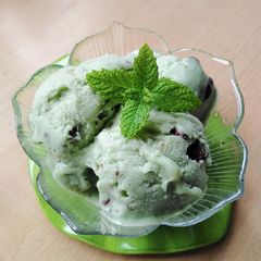 A picture of Vickys Fresh Mint Ice Cream, GF DF EF SF NF Vegan.