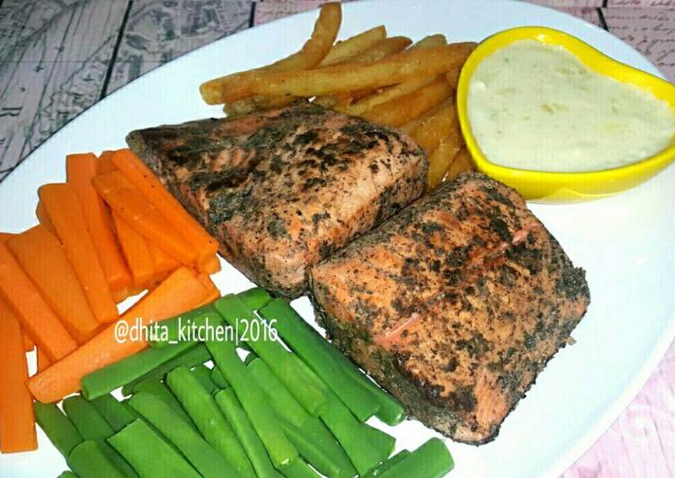 Steak Salmon Blackpepper with Cheese Souce