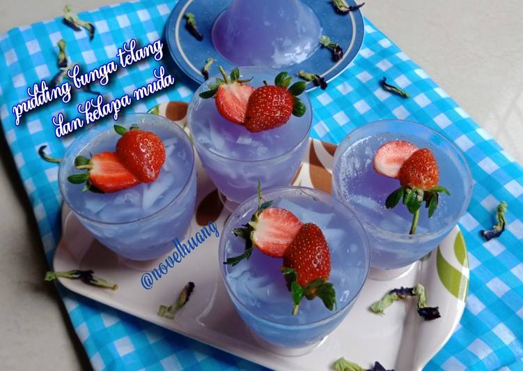 Pudding bunga telang dan kelapa muda