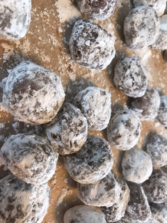 A picture of Chocolate Snowball Cookies.