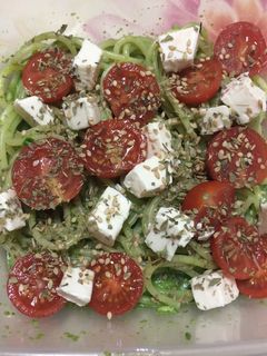 Una foto de Espaguetis con pesto de espinacas