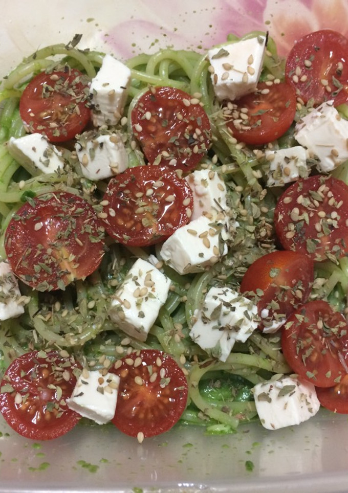Una foto de Espaguetis con pesto de espinacas