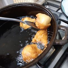 A picture of Ikhekhe elinamafutha - Fatcake - Vetkoek.