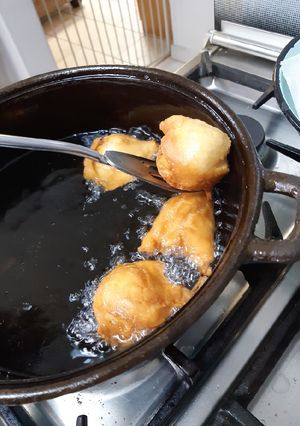 A picture of Ikhekhe elinamafutha - Fatcake - Vetkoek.