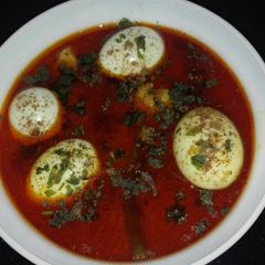 A picture of Anday Aaloo (Boiled Egg and Potato) Curry.