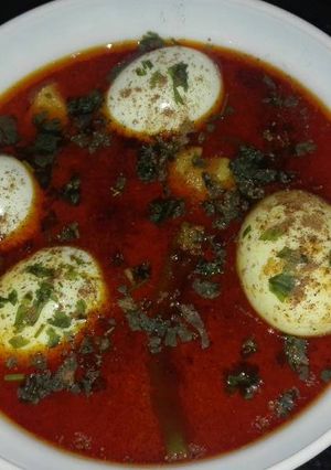 A picture of Anday Aaloo (Boiled Egg and Potato) Curry.