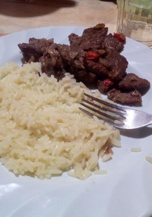 Una foto de Carne con arroz
