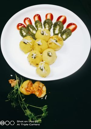 A picture of Stuffed sooji balls.