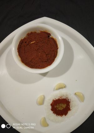 ગુજરાતી લસણ ની ચટણી (Garlic Chutney Recipe In Gujarati) રેસીપી મુખ્ય ફોટો