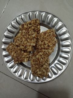 શીંગદાણા ની ચિક્કી (Peanuts Chikki Recipe in Gujarati) રેસીપી મુખ્ય ફોટો