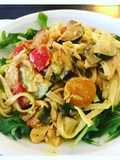Ingwer-Zitrone-Bandnudeln mit Lachs und Rucola