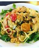 Ingwer-Zitrone-Bandnudeln mit Lachs und Rucola