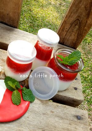 Foto resep Lychee Panna Cotta with Strawberry Sauce