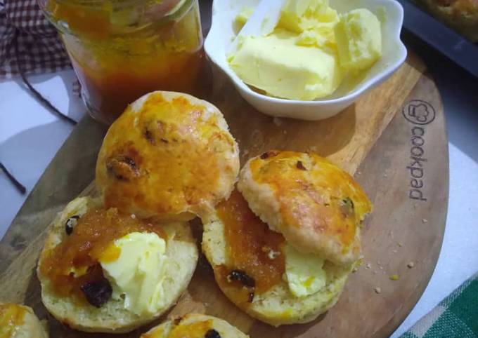 Scones With Pineapple Jam