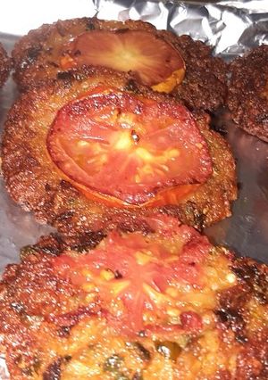 A picture of Kache Aloo ke peshawari Kabab Chapli Kabab.