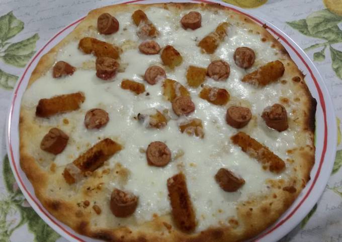 Pizza con lievito madre con crocchette e wurstel