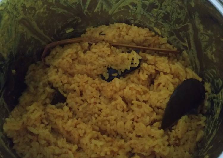 Nasi Uduk Kuning Rice Cooker