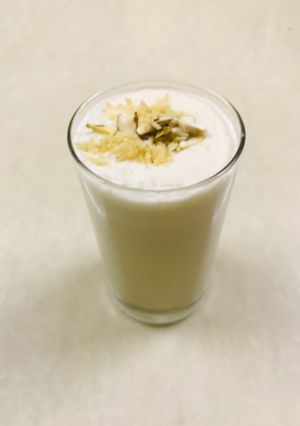 માવા મિલ્કશેક (Mawa Milkshake Recipe In Gujarati) રેસીપી મુખ્ય ફોટો