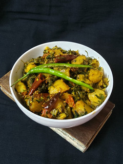 आलू मेथी की सब्जी(ALOO METHI KI SABZI RECIPE IN HINDI) रेसिपी मुख्य फोटो