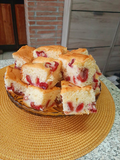Gyors cseresznyés süti recept fotója
