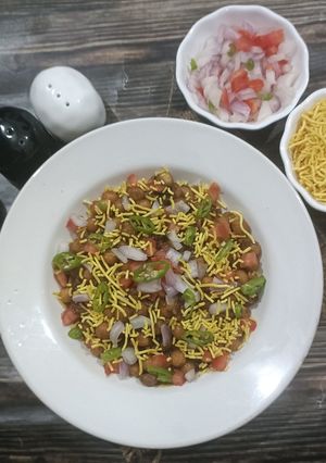 ઘુઘની (Ghugni Recipe In Gujarati) રેસીપી મુખ્ય ફોટો