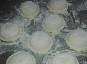 Una foto de Sorrentinos rellenos de calabaza y pollo