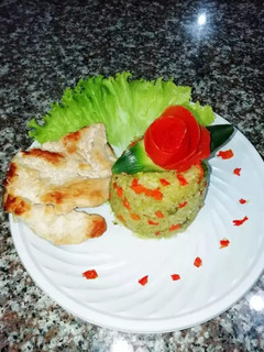 Una foto de Arroz Primavera (arroz verde) 🍚🌹