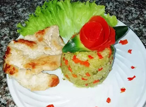 Una foto de Arroz Primavera (arroz verde) 🍚🌹
