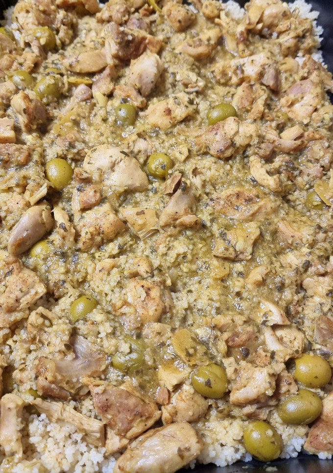 Una foto de Cous cous con pollo y aceitunas verdes TM31