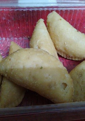 गुजिया(gujiya recipe in hindi) रेसिपी मुख्य फोटो