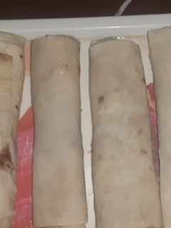 A picture of Chicken veggies spring roll.