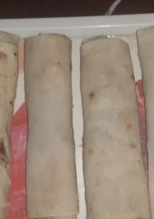 A picture of Chicken veggies spring roll.