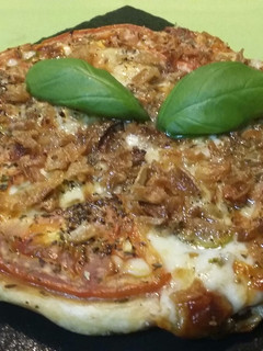 Una foto de Pizza individual de hojaldre