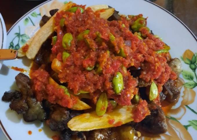 Ternyata begini lho! Bagaimana cara membuat Ati ampela kentang siram sambal pete hidangan Lebaran dijamin sesuai selera