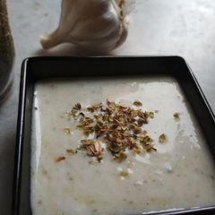 A picture of Garlic-oregano dip.