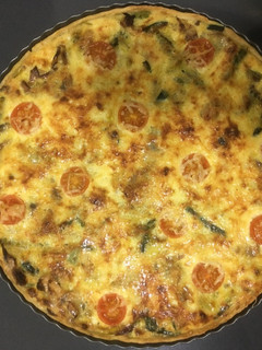 Una foto de Quiche de espárragos trigueros y tomates cherry