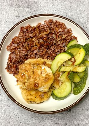 Hình của món Giảm cân - eat clean - d2: Ức gà áp chảo + bí ngòi xào (419calo).