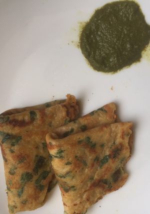 A picture of Moong dal oats cheela.