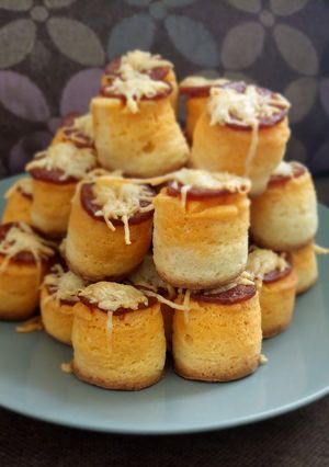 Aranyló kolbászos pogácsa recept fotója