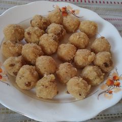 A picture of Fresh coconut laddu.