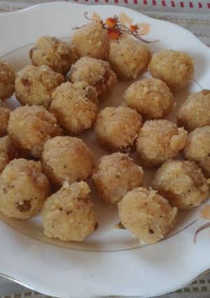 A picture of Fresh coconut laddu.