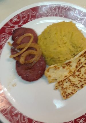Una foto de 🇵🇾Mangu con queso y salami👐👐🇵🇷